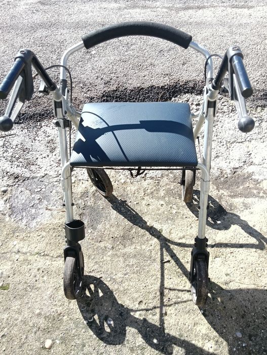 Vendo andarilho em alumínio