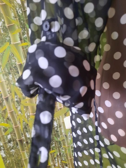 Bluzka koszulowa upinanymi na krótko rękawami i kardigan