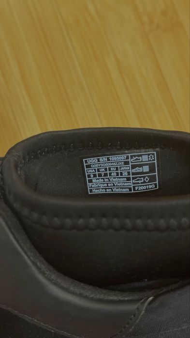 Нові, оригінальні кросівки UGG