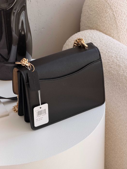 Сумка Coach Mini Klare Crossbody in Signature Canvas через плече Коуч