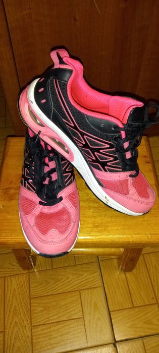 Buty sportowe damskie