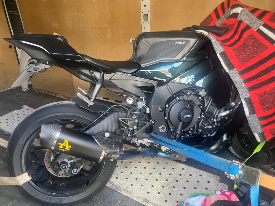 Escape YAMAHA R1 ou MT10  2020 A 2024