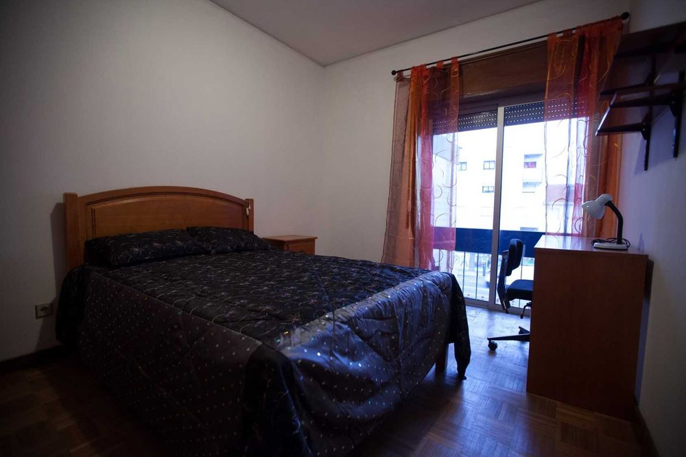Quarto com  wc privativo e wc partilhado