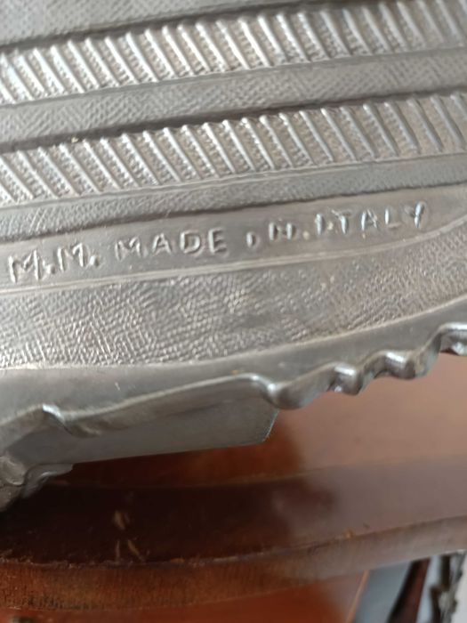 Vendo relógio de mesa antigo feito em Italia