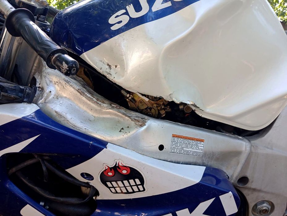 Продается мотоцикл SUZUKI -GSX-R600