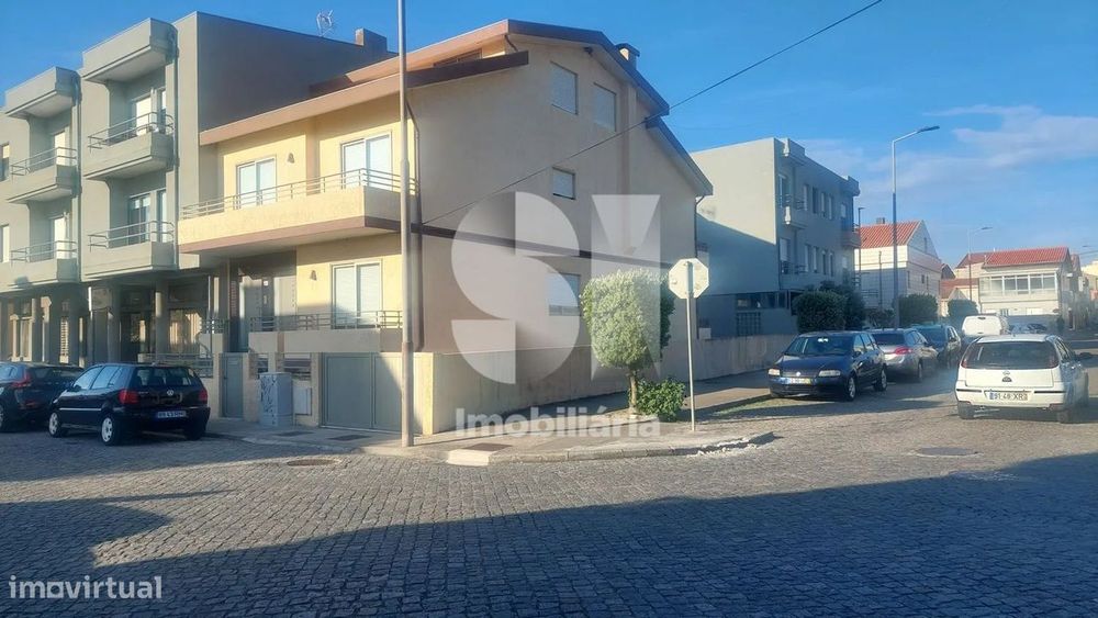 Prédio T6 nas Caxinas, Vila do Conde, a 250m da praia com garagens