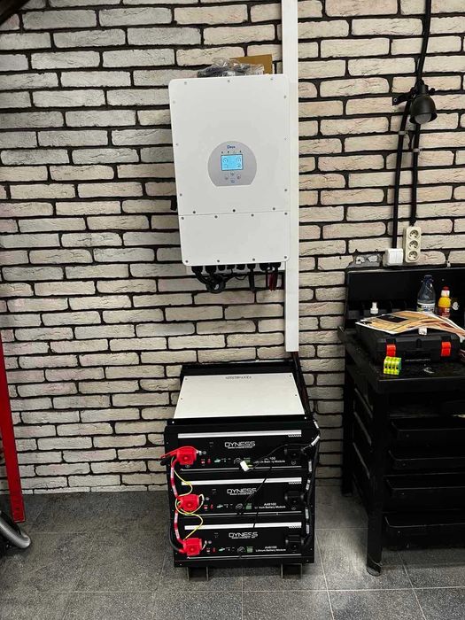 Встановлення гібридних інверторів і АКБ резервне живлення дома