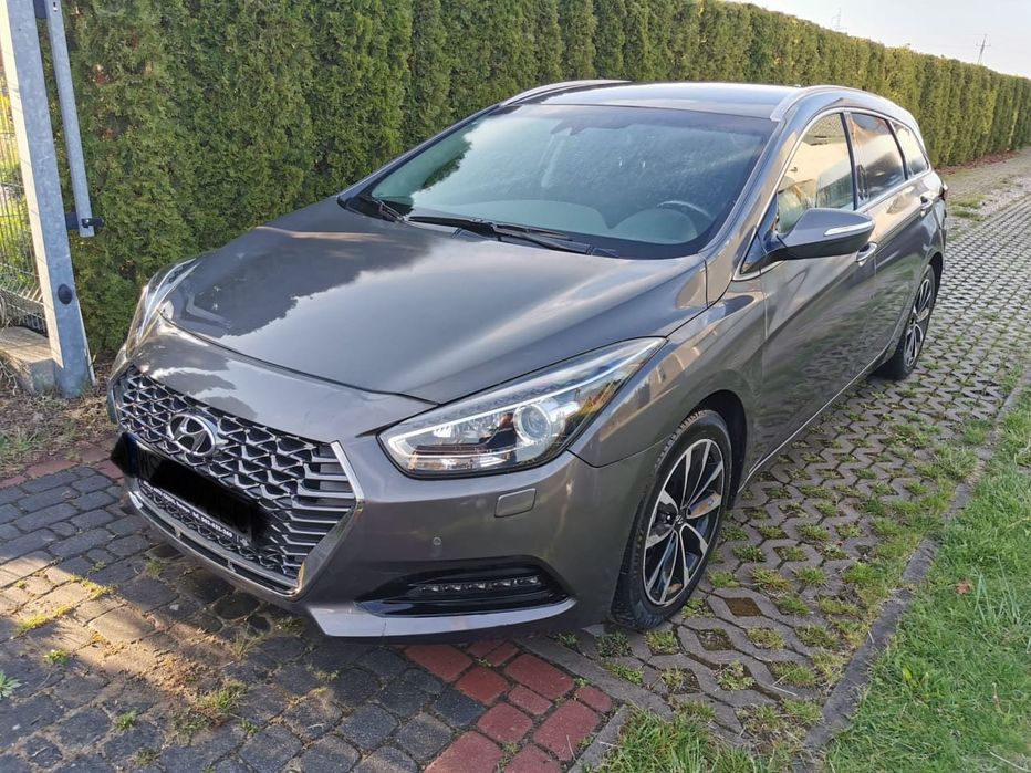Hyundai i40 bogate wyposażenie lekko uszk łopatki  lift 1.6hdi automat