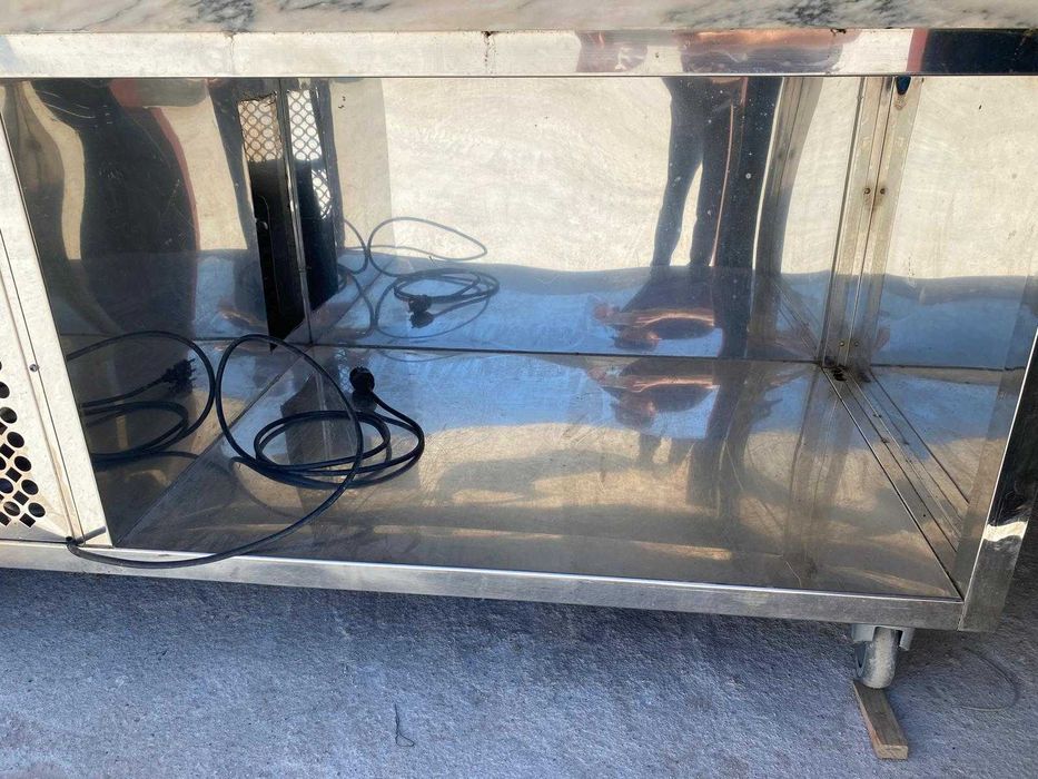 Bancada com frio, saladete