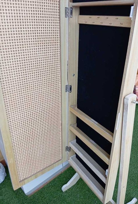 Espelho de Chão com Móvel de Bijuteria – Como Novo!