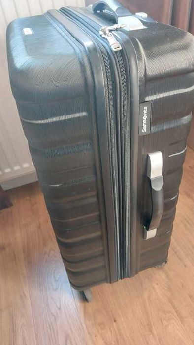 Czarna walizka Samsonite