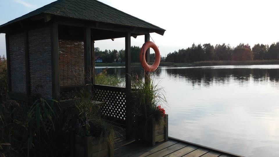 Apartamenty nad jeziorem z prywatną plażą
