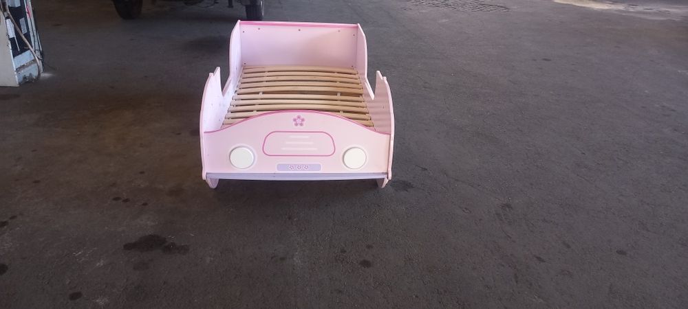 Cama de criança sem colchão