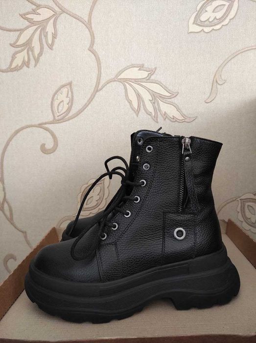 Кожаные зимние ботинки за полцены