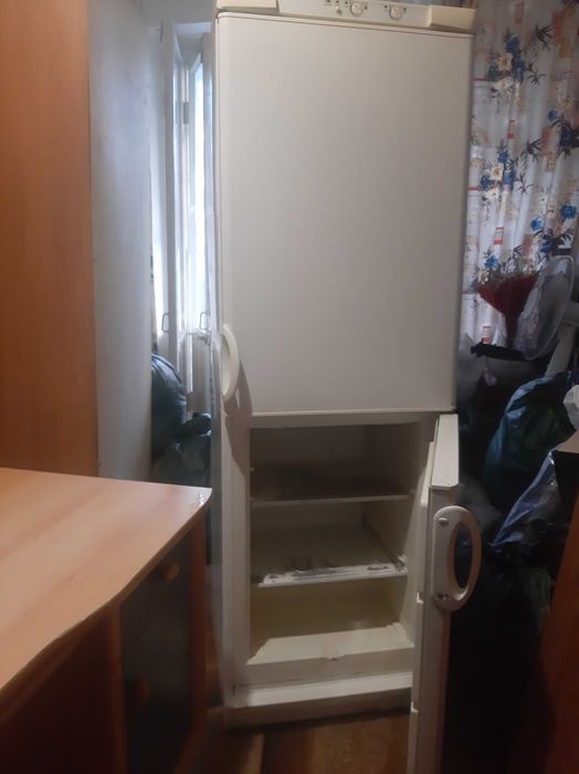 Продам  холодильник.