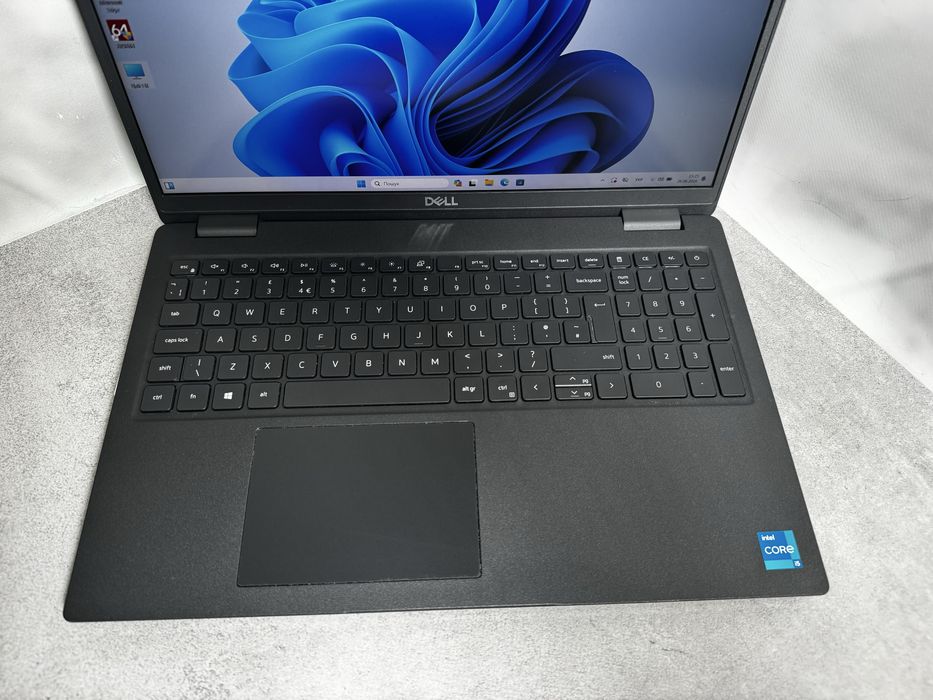 Ноутбук Dell Latitude 3520 / i5-1135G7 / 8GB / 256GB SSD / 15.6" Full HD IPS