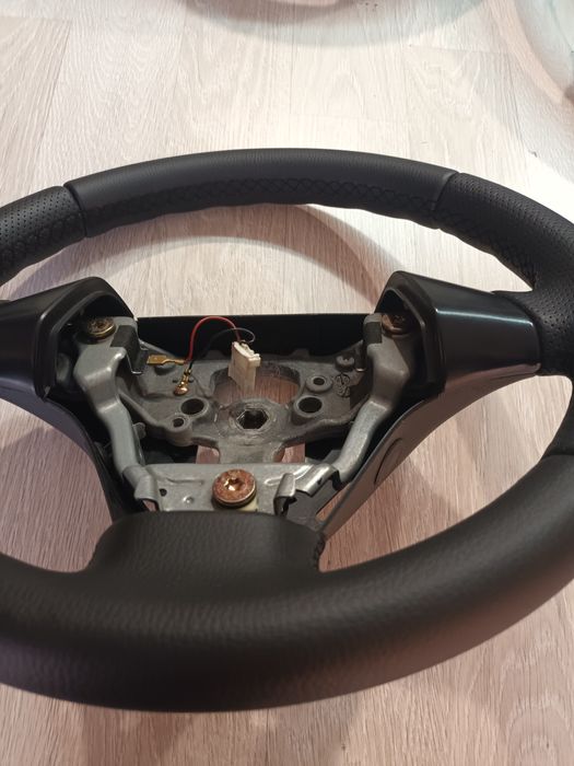 Перетягнуте кермо  руль MAZDA-3 на обмін