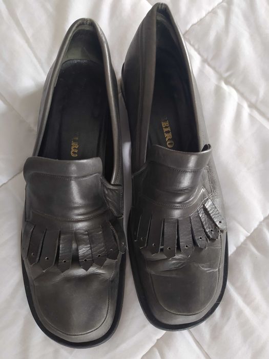 Sapatos senhora em pele.