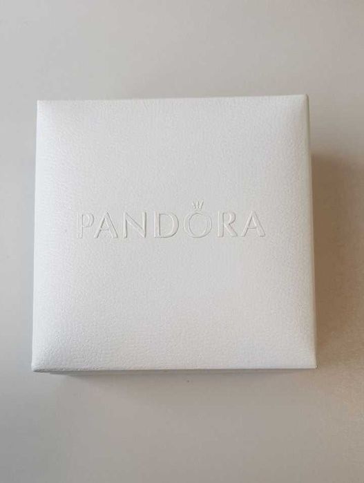 Оригінальний браслет pandora в комплекті з намистиною