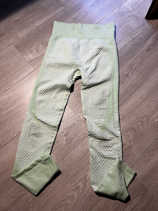 Яскраві легінси для заняття спортом, розмір М, стан ідеальний