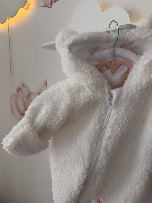 Комбінезон Тедді0-6 місяців. « Під крилом». Стан : новий. Не одягали .