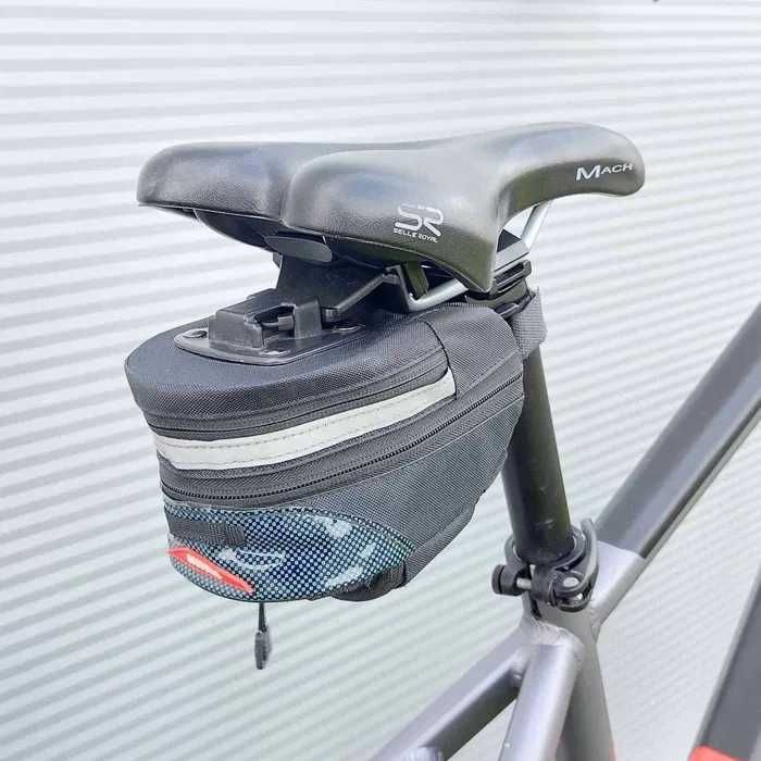 Sakwa rowerowa poj. ok. 1L podsiodłowa, montaż na klamrę powiększana P