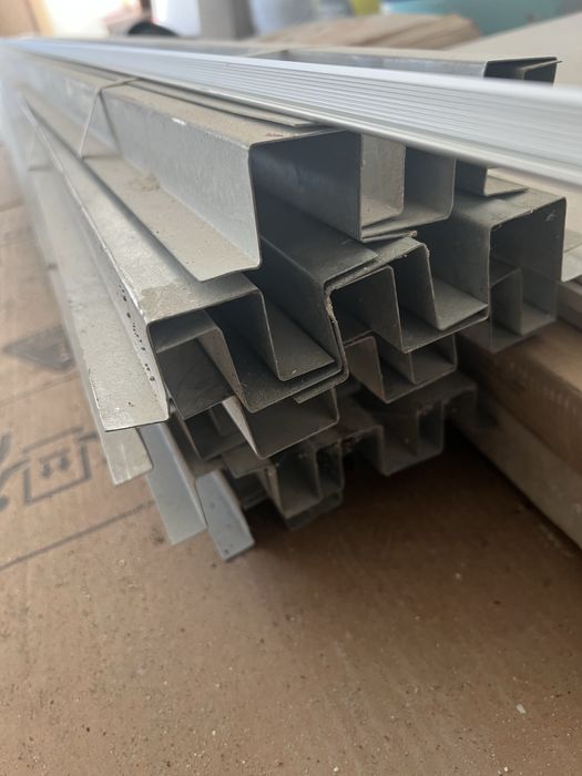 Perfil omega aluminio (altura 3cm)