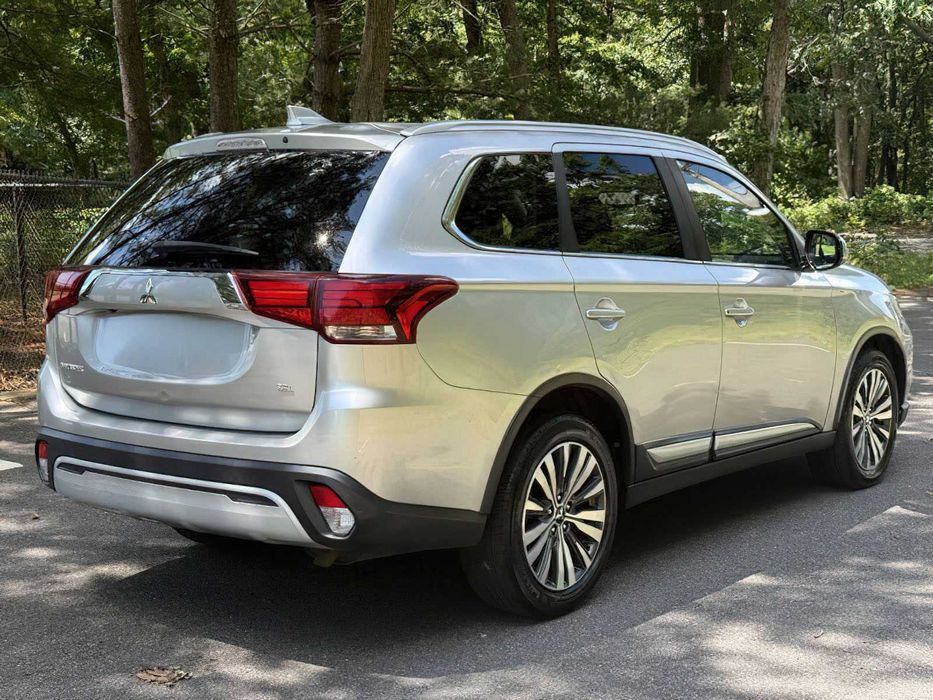 Mitsubishi Outlander SEL      2020
