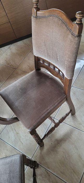 Stół 4 krzesła 2 fotele szafka