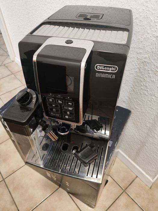 Кавомашина в Кожен Дім ® Delonghi Dinamica