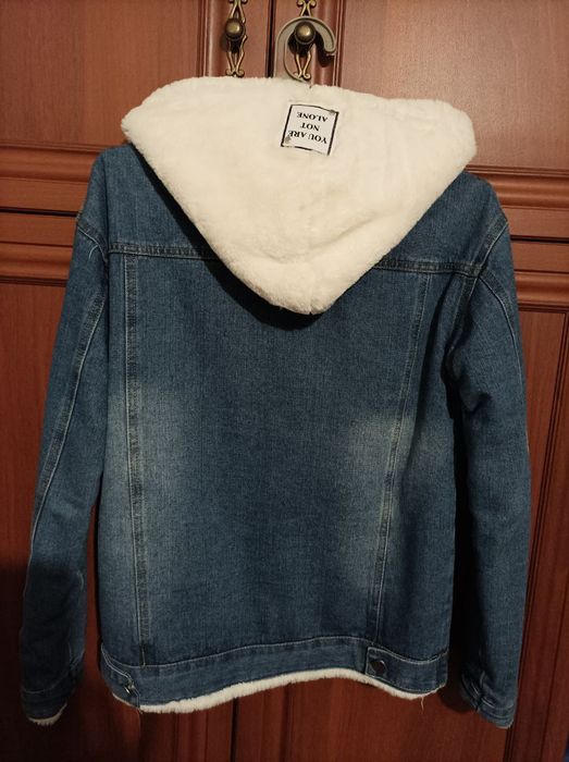 Продам джинсову куртку з хутром