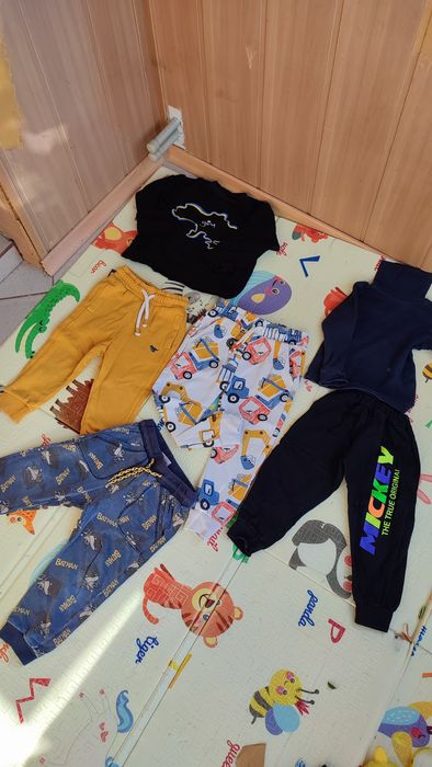 Продам пакет одягу штани на хлопчика костюм sinsay 86-92