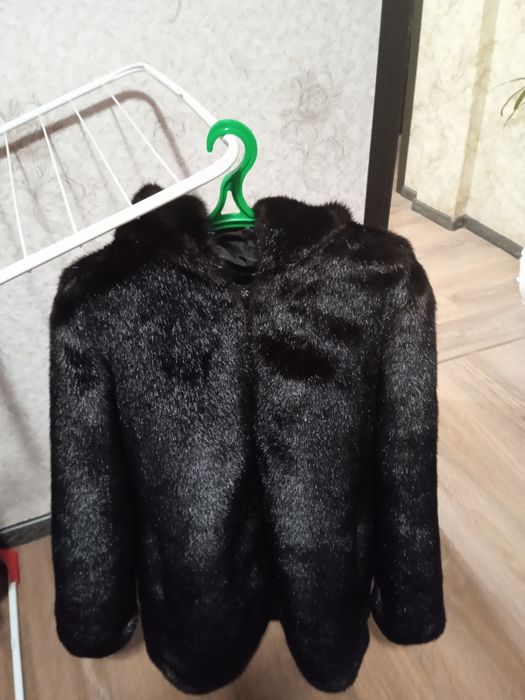 Продам шубу не натуральная