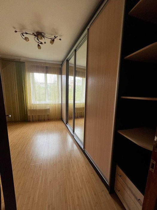 Продам 2-кімнатну квартиру в хорошому стані.