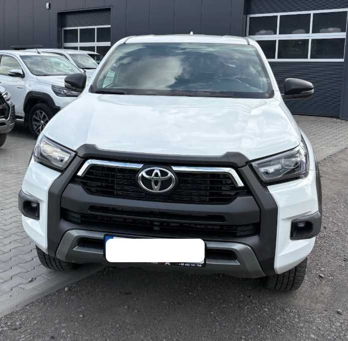 Разборка Toyota Hilux бампер комплектний