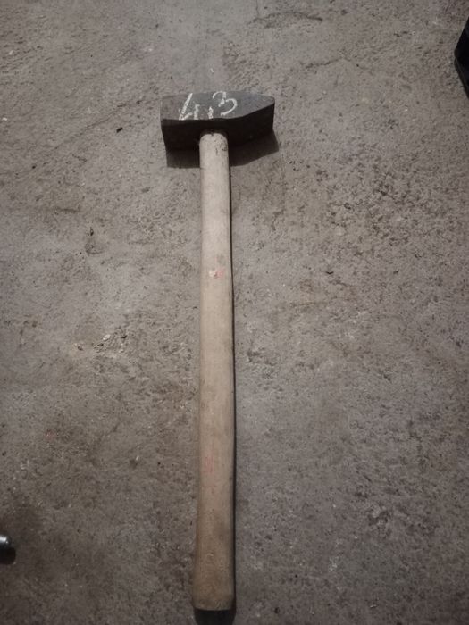 Młot 4,3 kg z trzonkiem z czasów PRL.