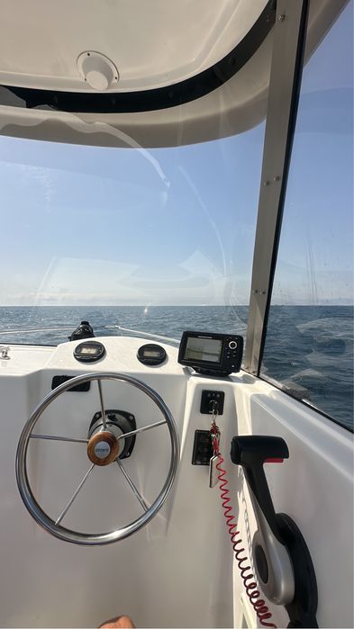 Barco motorizado semi novo