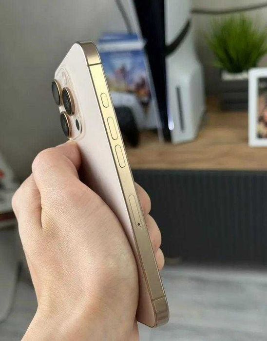 iPhone 16 Pro, 256 ГБ, SIM + eSIM