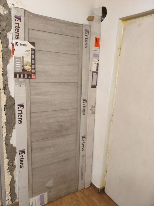 Drzwi Artens jasny szary zestaw z klamką i futryna