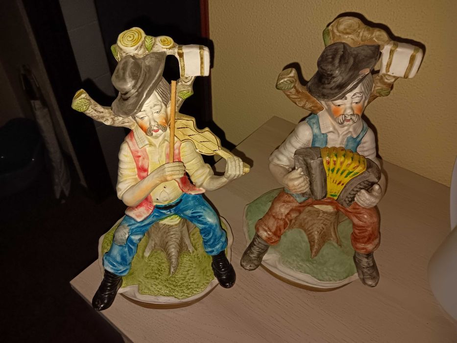 Ceramic figurines for decoration64751144777345124