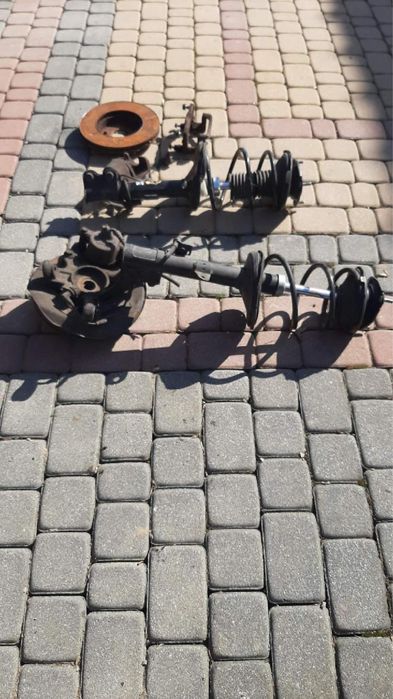 Kolumny MacPhersona Toyota Rav4