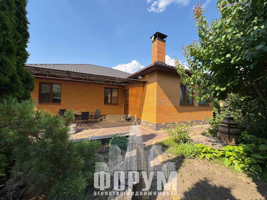 Современный дом в элитном поселке на Великом Лугу