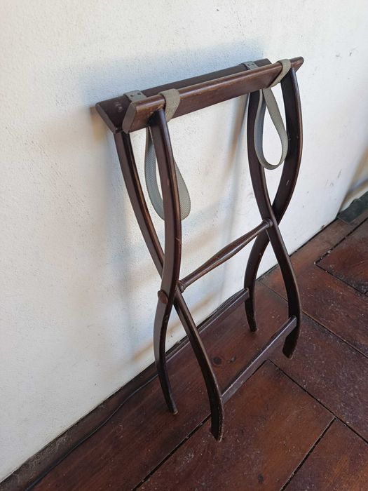 Estrutura suporte tabuleiros dobravel madeira bom estado ex. comer frente TV