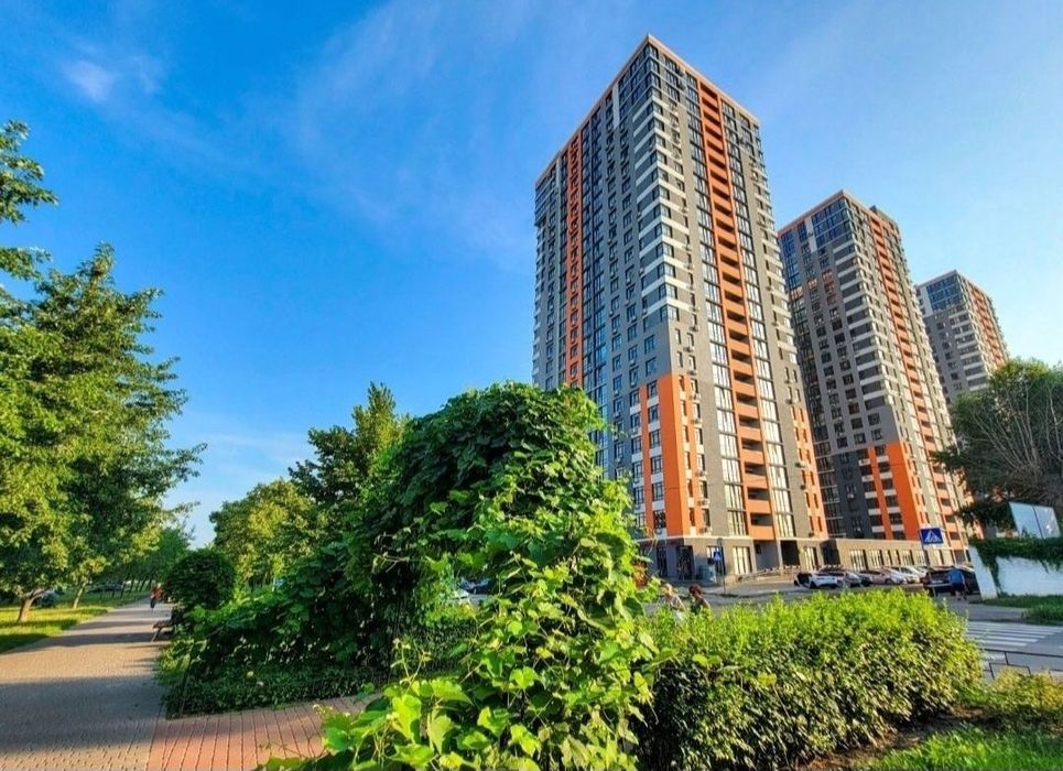 Продам 2-х ком. квартиру 67м.кв. ЖК Бережанский ул.Гулака 4. Оболонь.