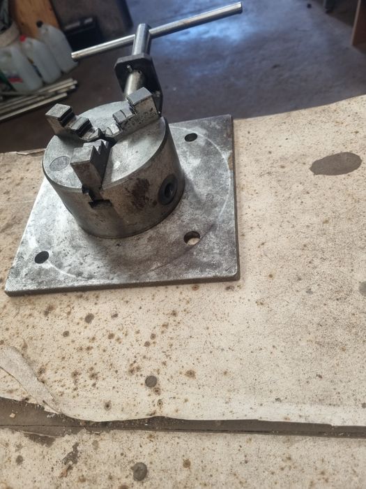 Bucha de três grampos de base