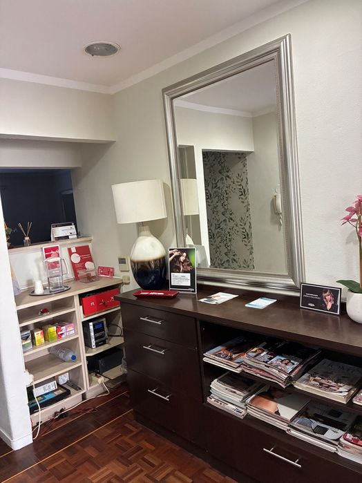 Espaço para manicure, pedicure para alugar.