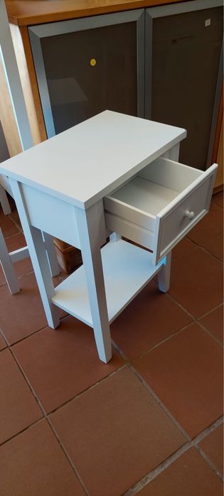 Mesinha de cabeceira