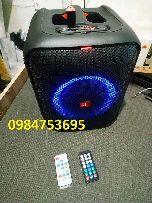 Портативна колонка JBL