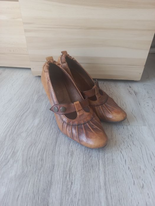 Czółenka skóra 38 Mateo