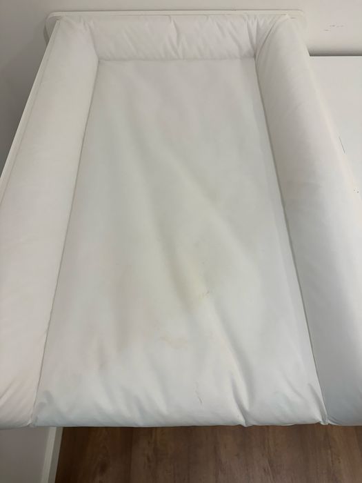 Movel comoda muda fraldas - Trama